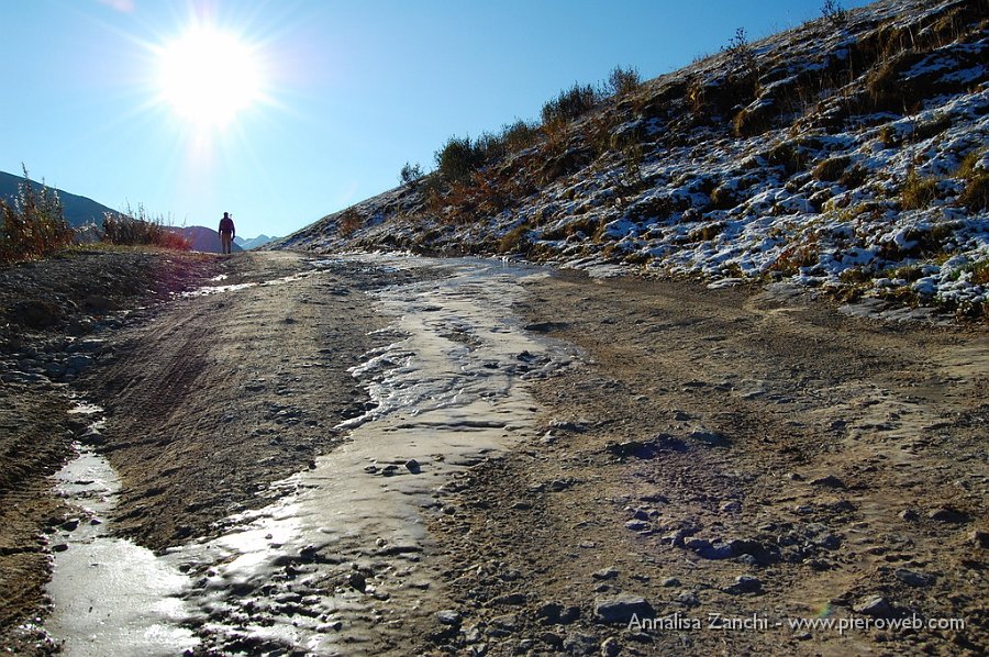 01 Verso il passo della Croce.JPG